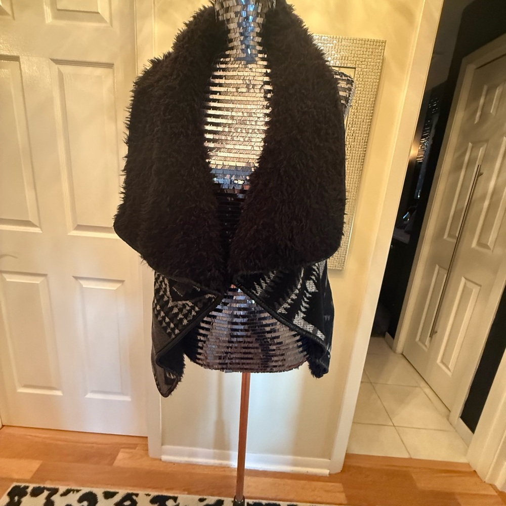 Vest - Picture 2 of 4